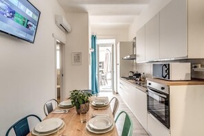 Mikrowelle, Ofen, Herdplatte, Geschirrspüler