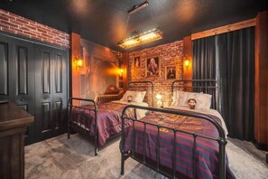 9 habitaciones, tabla de planchar con plancha, wifi y ropa de cama