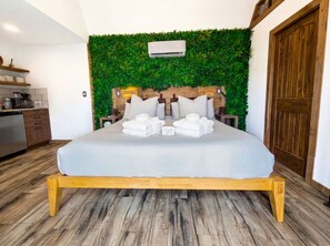 2 soveværelser, skrivebord, strygejern/strygebræt, weekendseng