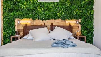 2 slaapkamers, een bureau, een strijkplank/strijkijzer, reisbedje