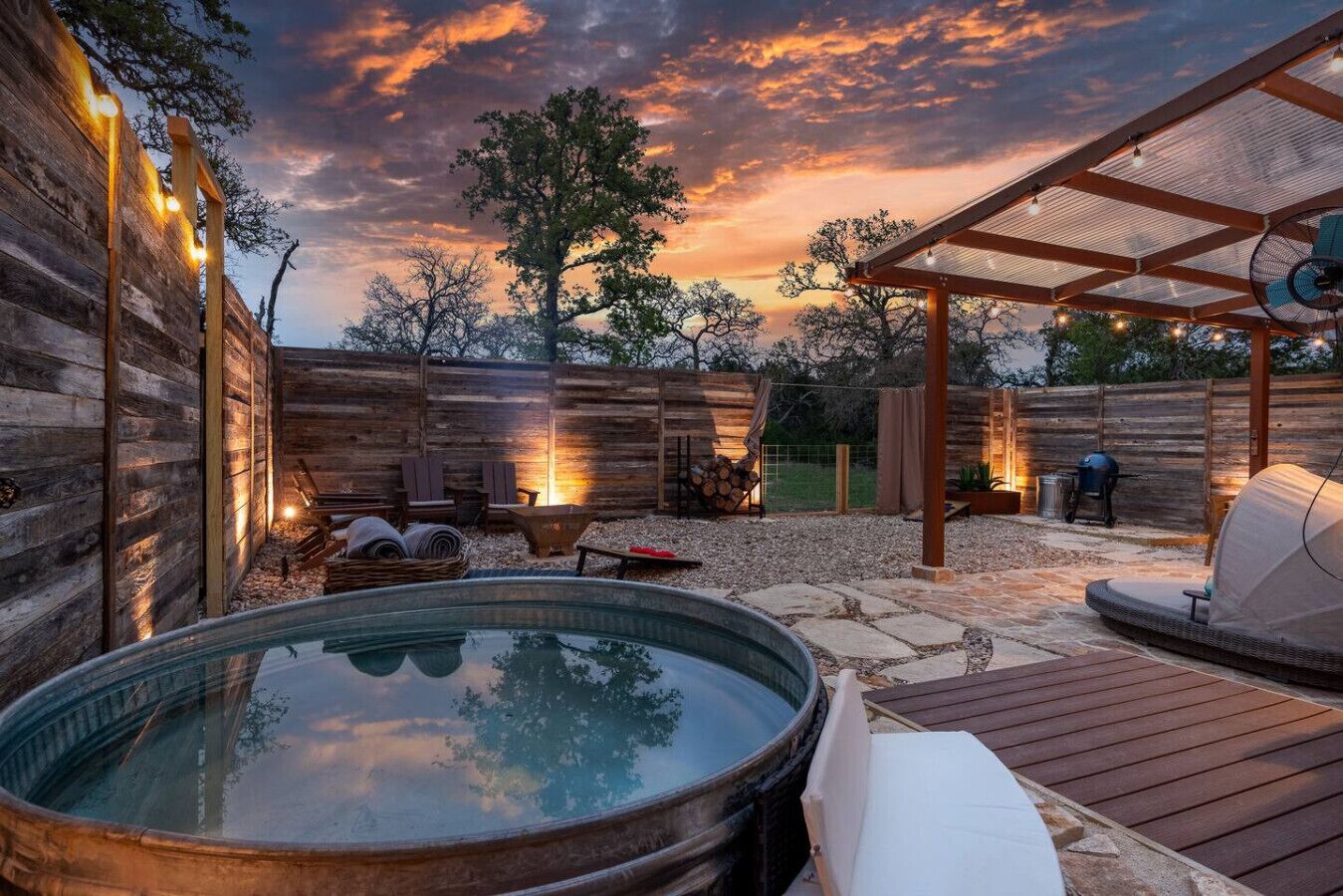 Outdoor spa tub