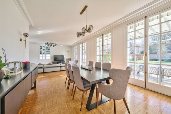 تناول الطعام