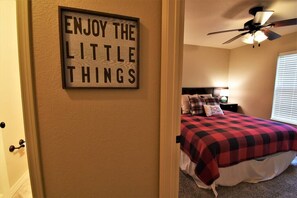 2 bedrooms, iron/ironing board, travel cot, WiFi - Closest House to Crystal Bridges (Bentonville)