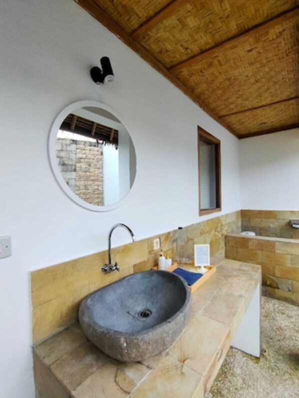 Toallas, jabón, papel de baño