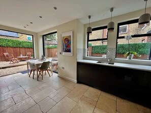 Interior - Luxury 4BR Smart Home - Garden - Designer Kitchen (Greater London)