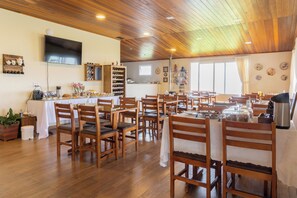 Tägliches inbegriffenes einheimisches Frühstück