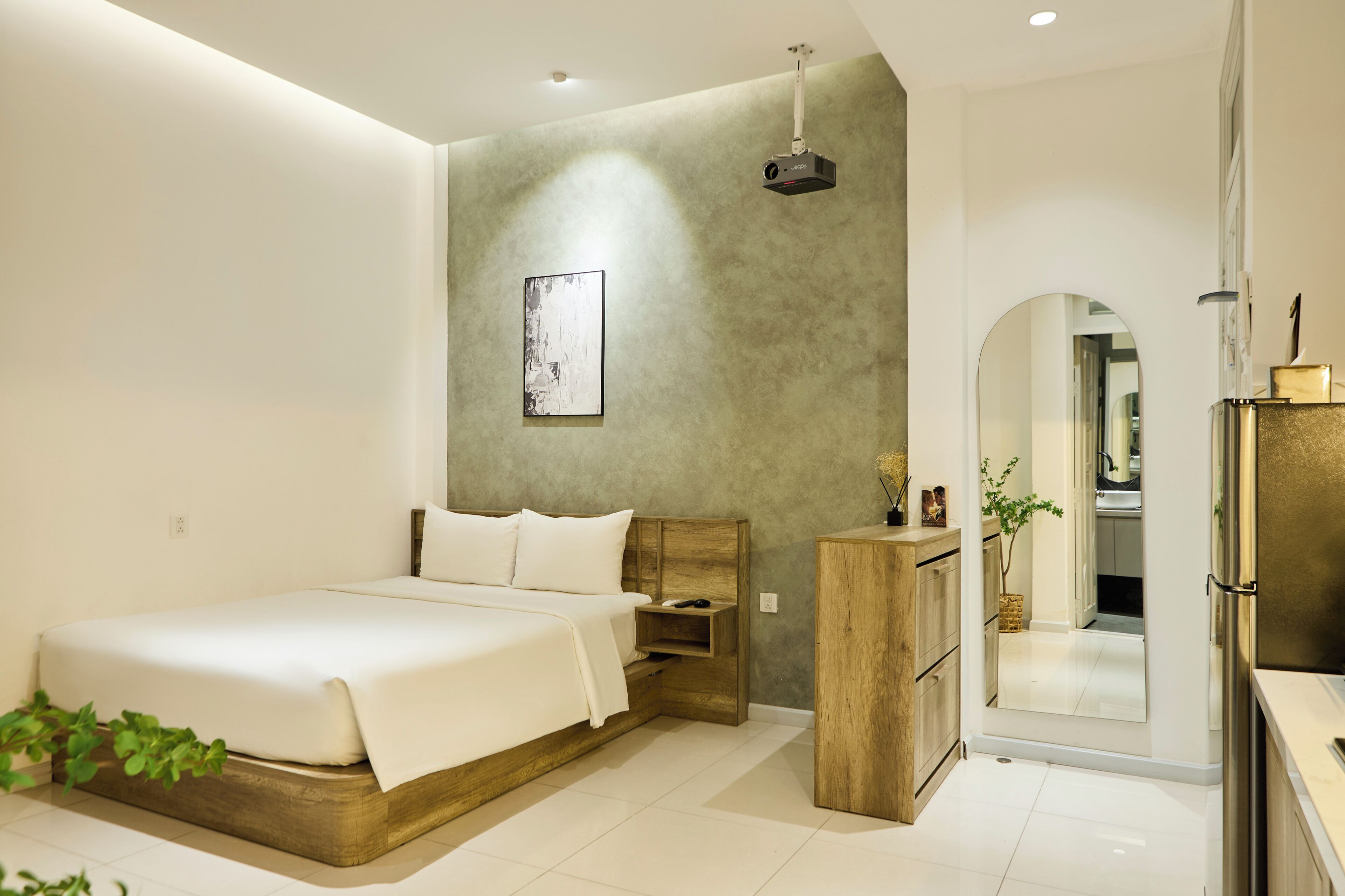 Standard with window | Down duvets, Select Comfort beds, minibar, desk