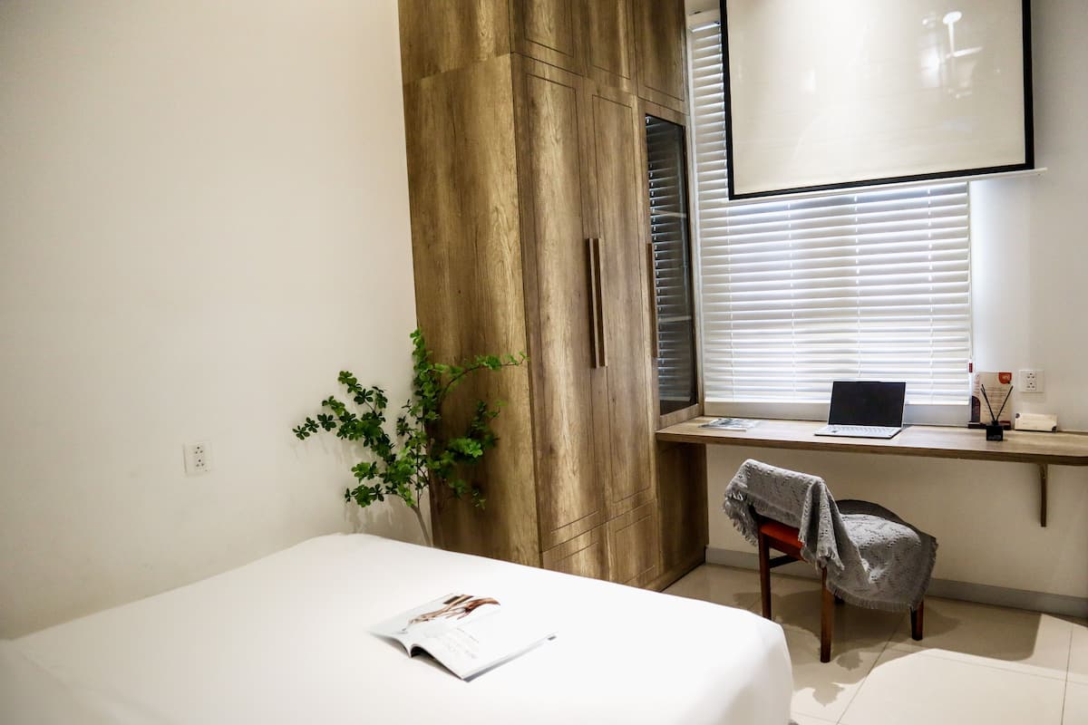 Standard with window | 1 bedroom, minibar, desk, laptop workspace