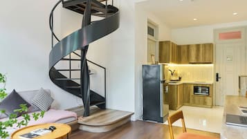 Dúplex | Edredones de plumas, colchones Select Comfort, minibar y escritorio