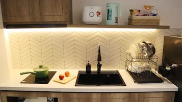 Standard with window | Private kitchen | Fridge, microwave, stovetop, rice cooker