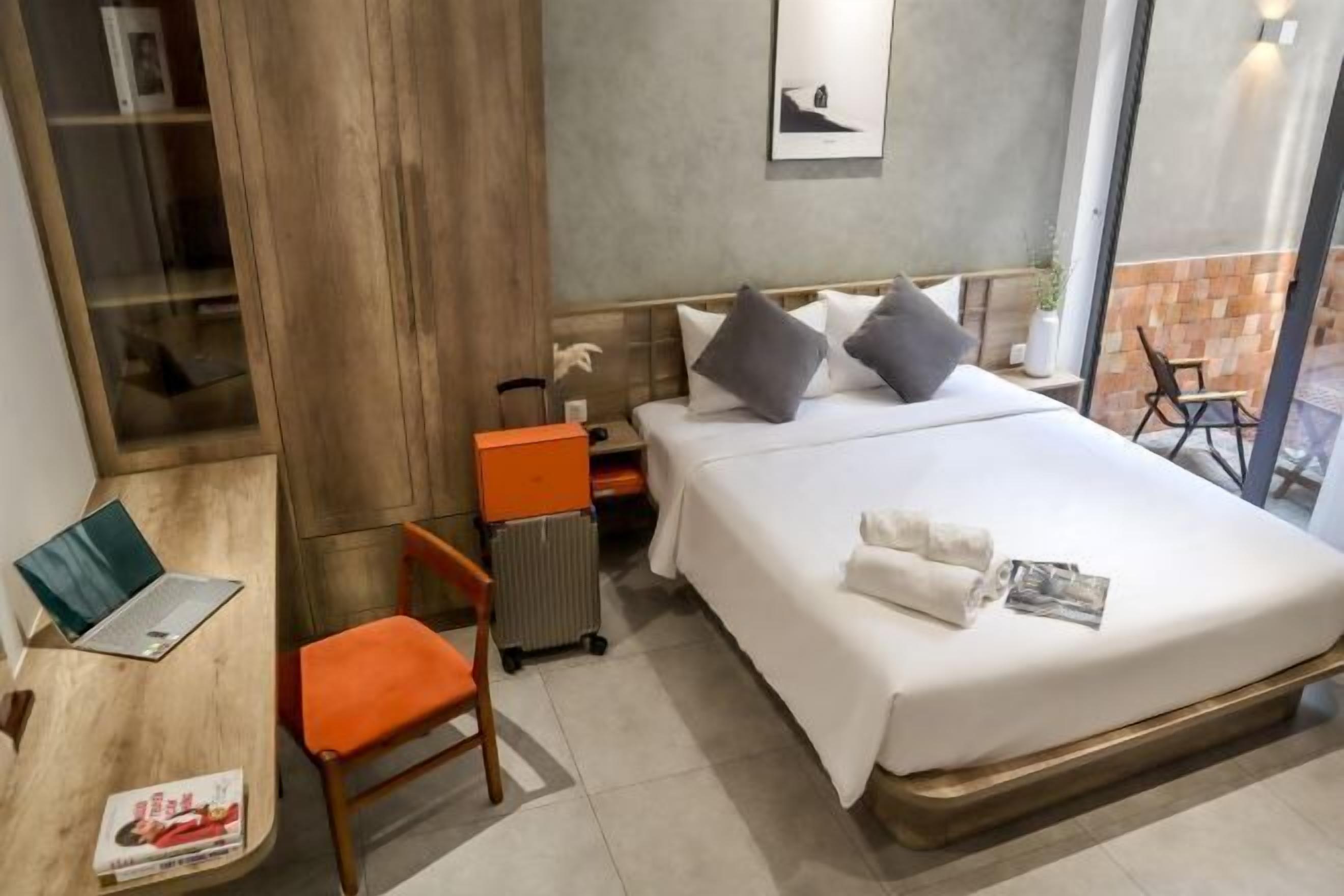 미니바, 책상, 노트북 작업 공간, 다리미/다리미판