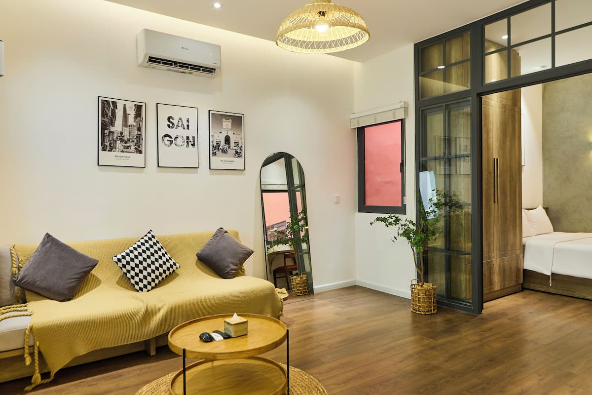 Kin Inspreid 1 with balcony (Penthouse) | Living area | Books