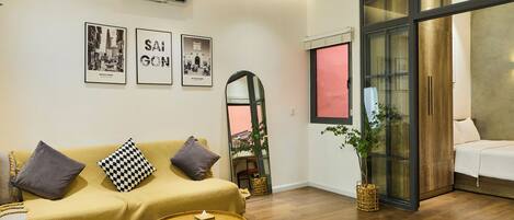 Kin Inspreid 1 with balcony (Penthouse) | Oppholdsområde | Bøker