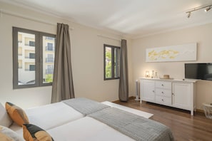 Estudio Confort, 2 camas individuales, para no fumadores | 3 habitaciones, escritorio y espacio para trabajar con laptop 