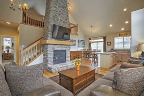 TV, fireplace