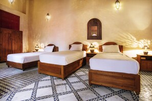 Comfort-Dreibettzimmer | Individuell eingerichtet, kostenloses WLAN, Bettwäsche