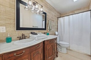 Hair dryer - Fun Near Austin - Big Groups! (Cedar Park)