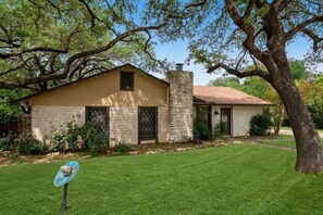 Exterior - Backyard Oasis w/ Fire Pit + Photo Worthy Arch! (Cedar Park)