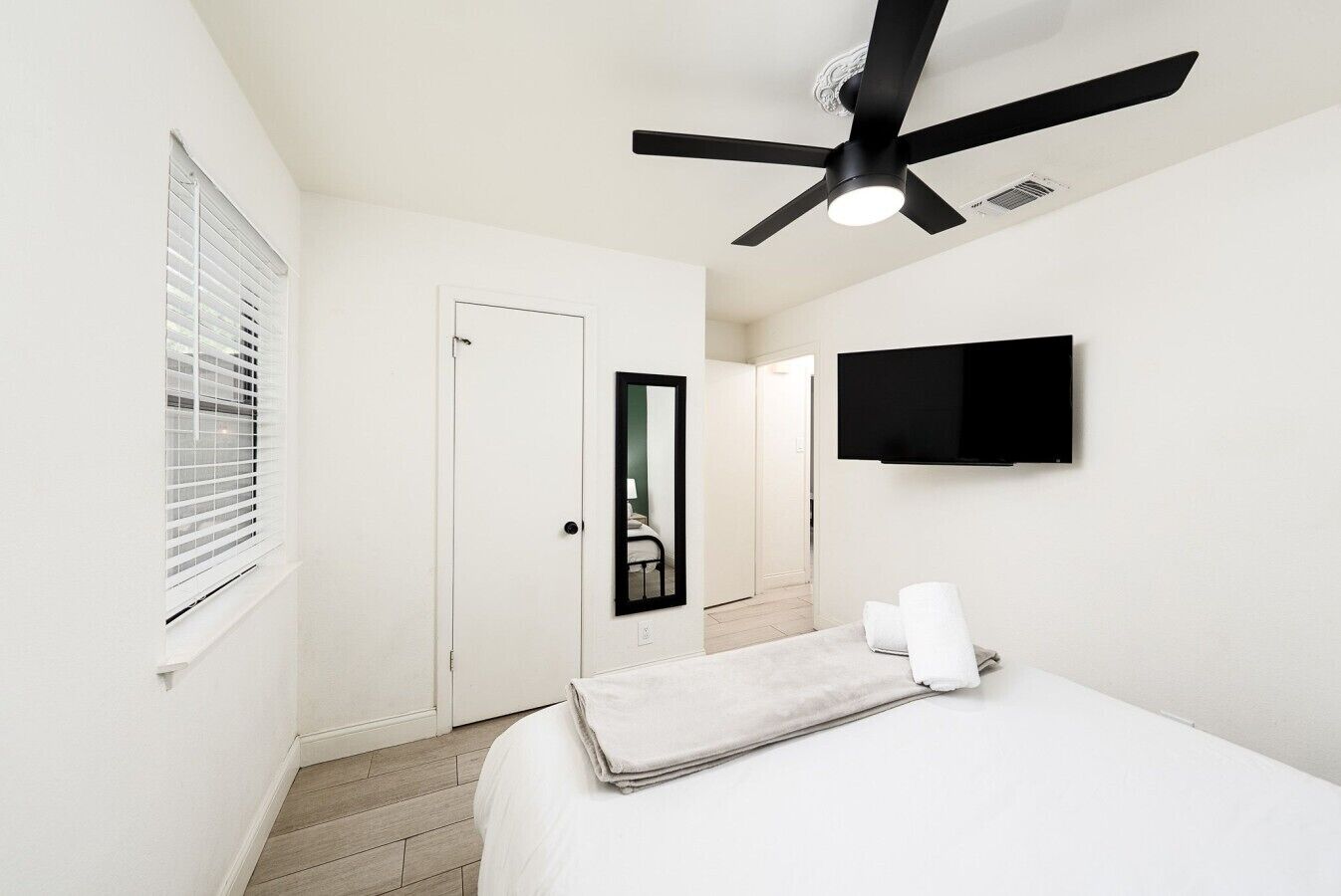 3 bedrooms, iron/ironing board, travel crib, WiFi