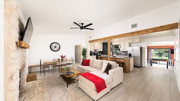 TV, fireplace, table tennis, stereo