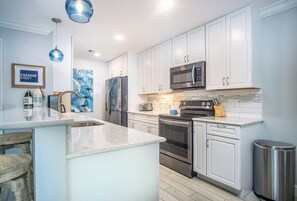 Unclassified image, 4 of 32, button