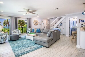 Smart TV - Paradise Pointe updated 2bed/2.5bath townhouse style condo with partial water views, shared pool & dockage (Marathon)