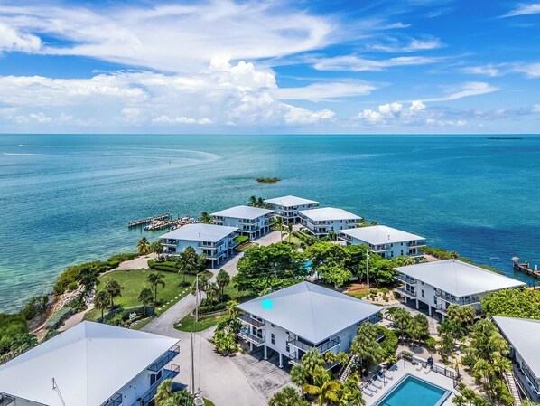 Unclassified image, 1 of 32, button