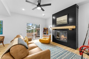 Smart-TV, Kamin, Tischfußball