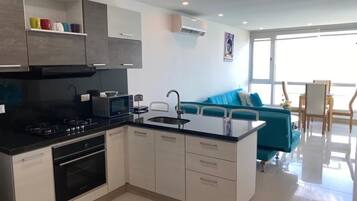Fridge, microwave, oven, coffee/tea maker
