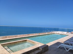 Outdoor pool - Beachfront apartment (Cartagena)