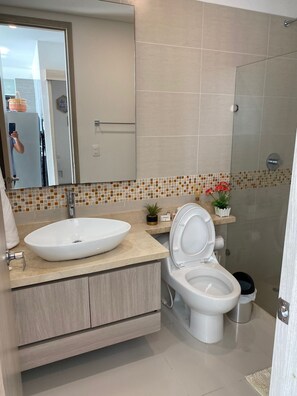 Hair dryer, towels, soap, toilet paper - Beachfront apartment (Cartagena)