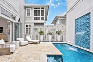 Een verwarmd zwembad