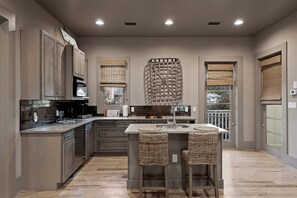 ثلاجة، ميكروويف، فرن، موقد طهي مسطح