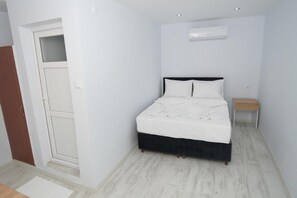 Habitación doble clásica | Escritorio, espacio para trabajar con laptop y wifi gratis