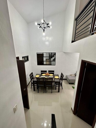 Casa Mercado IV is a cosy 2 storey furnished family-friendly house.
