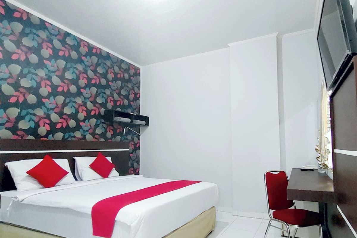 Deluxe Double or Twin Room | Meja, kalis bunyi, Wi-fi percuma