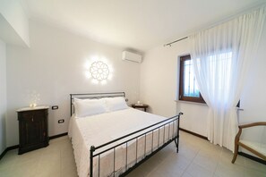 2 bedrooms, desk, iron/ironing board, travel cot