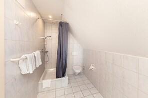 Bathroom - Gasthaus Krone Märkt (Weil am Rhein)