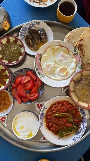 Comida y bebida