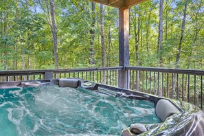 Outdoor spa tub - Spacious Group Getaway w/ Game Room & Outdoor Fun (Broken Bow)