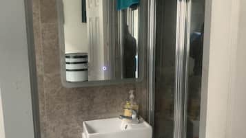 Cabaña | Baño | Regadera, secadora de cabello, toallas