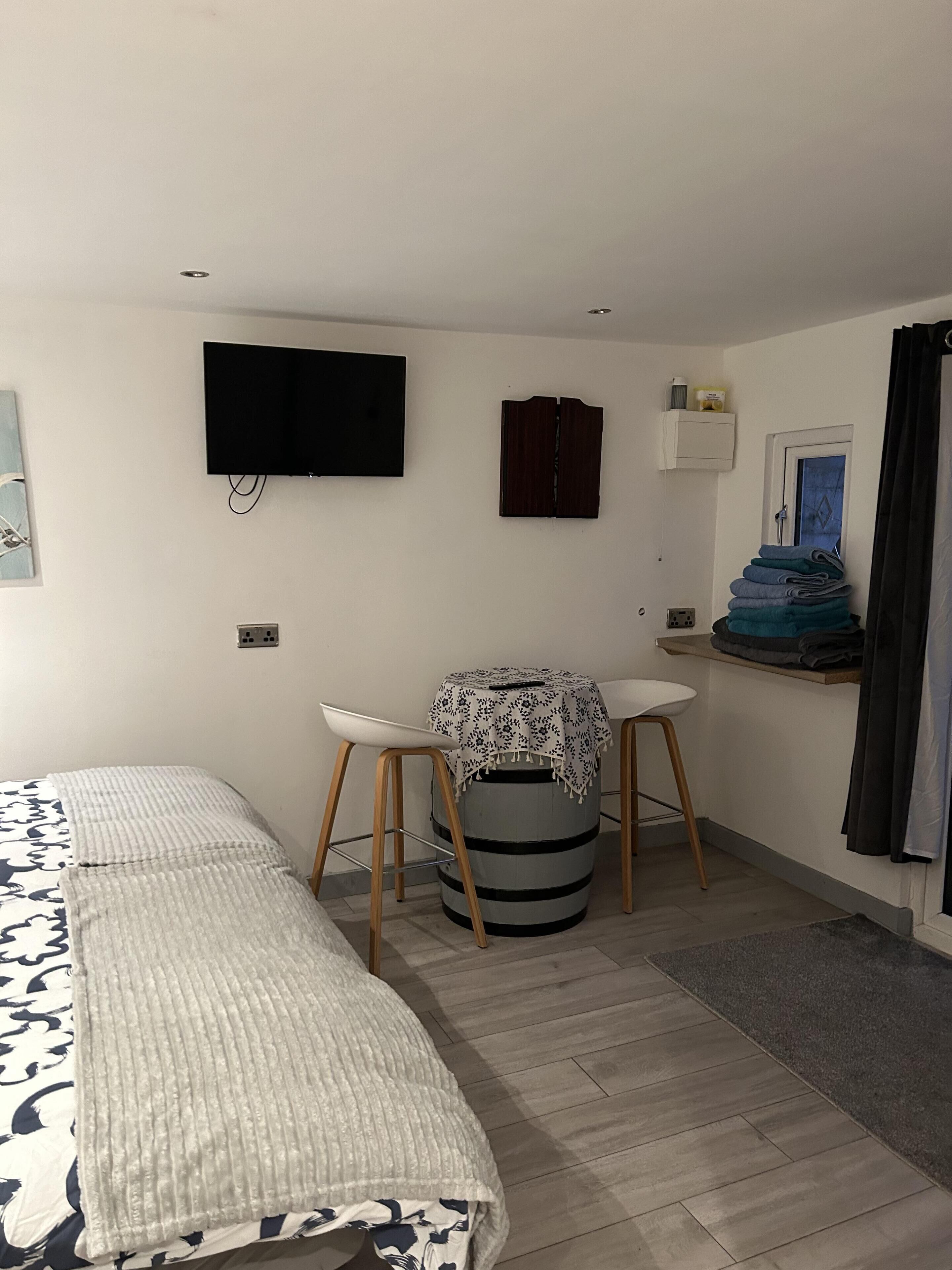 Cabin | 1 bedroom, iron/ironing board, free WiFi, bed sheets