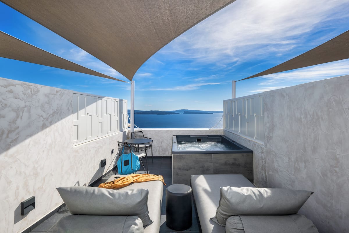 Junior Suite, Outdoor Tub, Sea View | Teres/patio