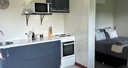 Tanjanerup Chalets "Winston"
Farm Stay. Meet Larry, Clementine, Lady & Floss