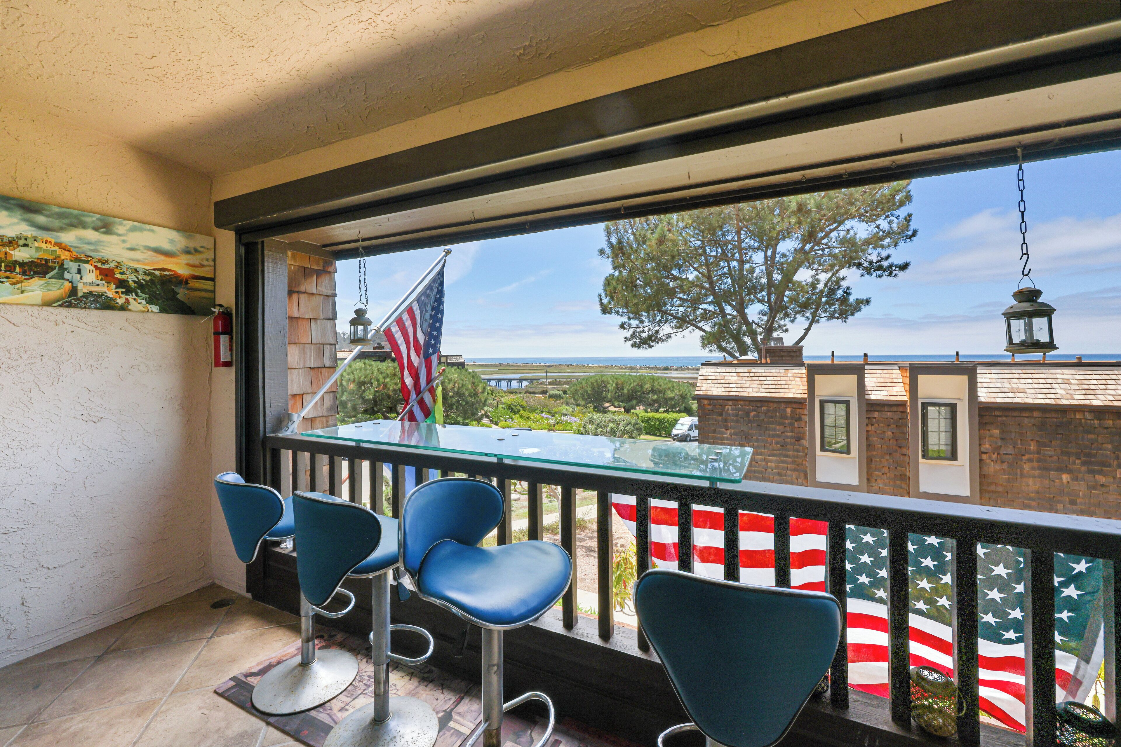 Fall getaway in Torrey Pines, walking distance to Torrey Pines State Beach!