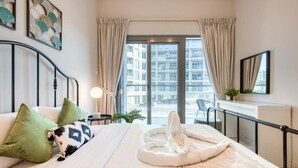 Room - Elite LUX Holiday Homes - Stylish 1 BR Pool World Class Gym in Dubai South (Dubai)