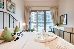 Apartment | 1 bedroom - Elite LUX Holiday Homes - Stylish 1 BR Pool World Class Gym in Dubai South (Dubai)