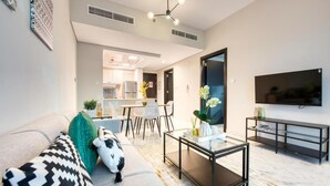 Room - Elite LUX Holiday Homes - Stylish 1 BR Pool World Class Gym in Dubai South (Dubai)