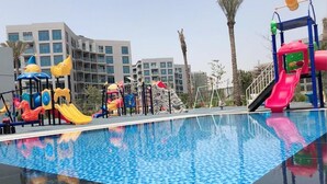 Room - Elite LUX Holiday Homes - Stylish 1 BR Pool World Class Gym in Dubai South (Dubai)