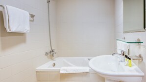 Unclassified image, 4 of 10, button - Elite LUX Holiday Homes - Fabulous Studio - Access to Beach Metro in Dubai Marina (Dubai)